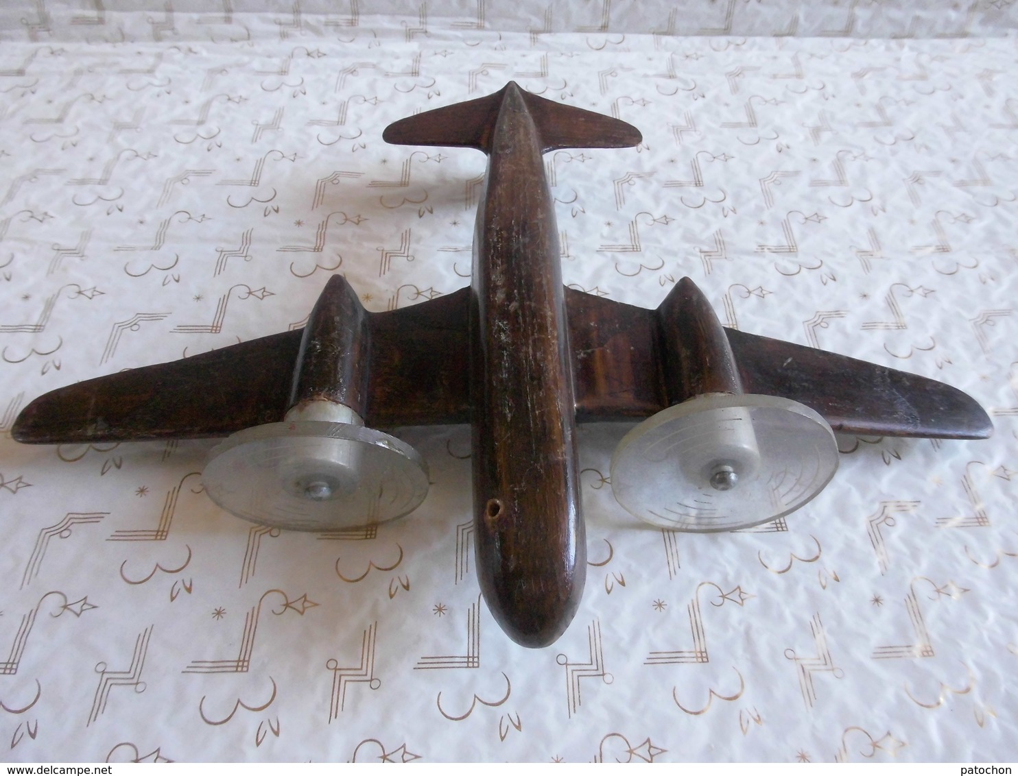 Artisanat populaire Reproduction Avion de combat bois à suspendre 22 x 30 cm...!