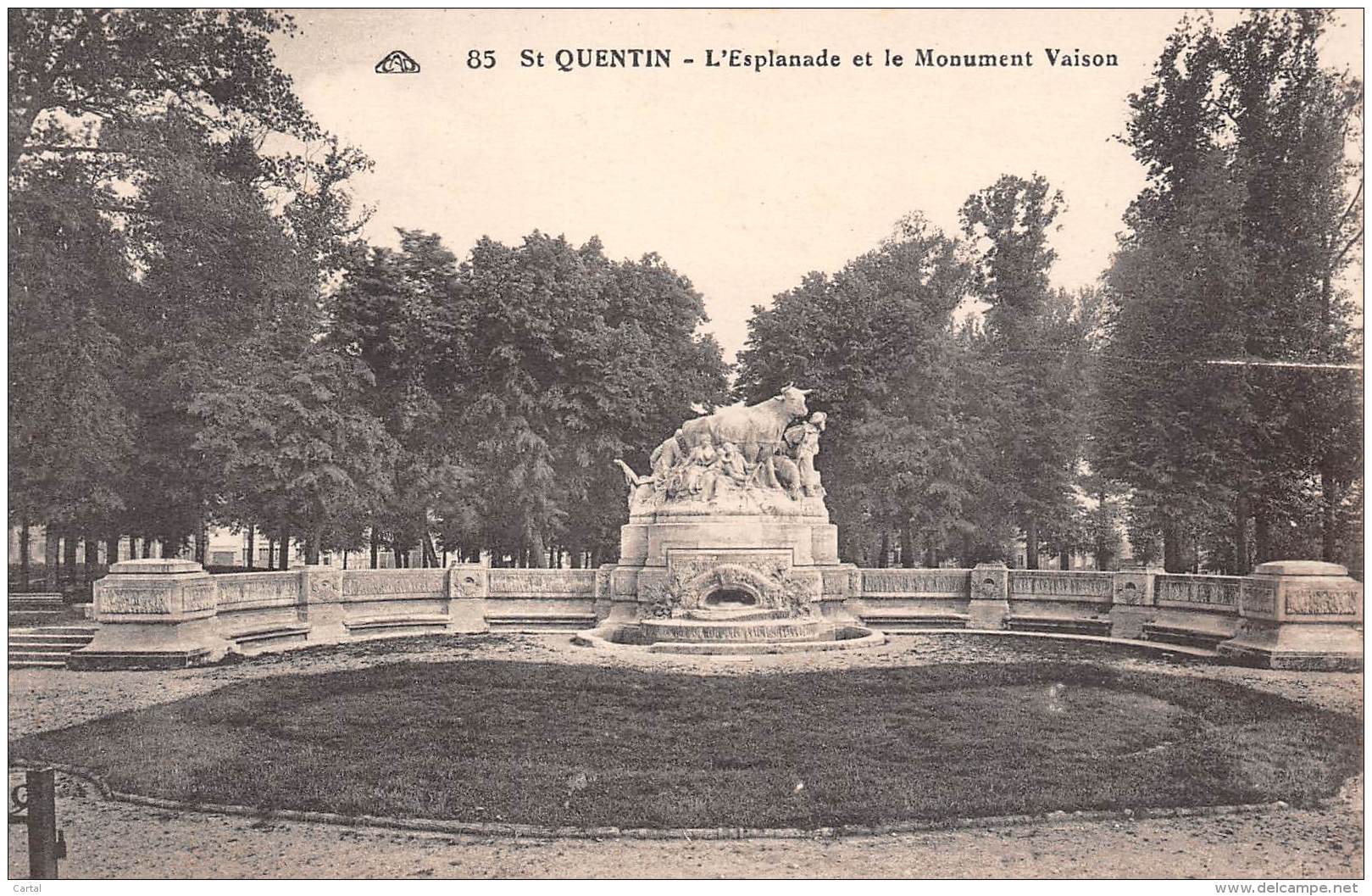 02 - St-QUENTIN - L'Esplanade Et Le Monument Vaison - Saint Quentin