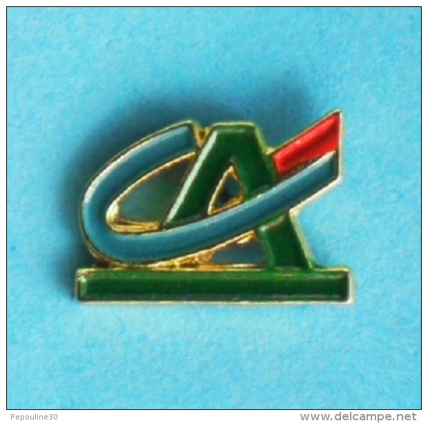 1 PIN'S  //   ** LOGO / CRÉDIT AGRICOLE ** - Banques