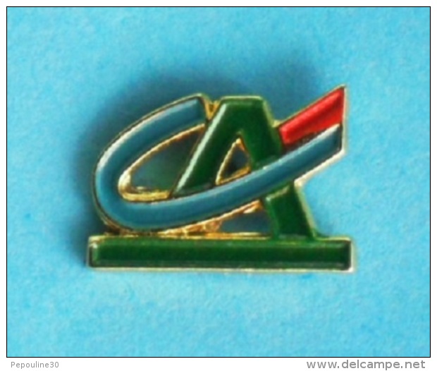 1 PIN'S  //   ** LOGO / CRÉDIT AGRICOLE ** - Banques