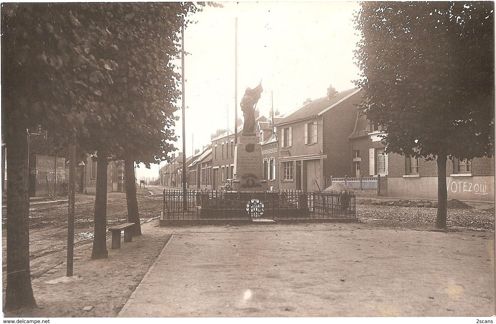 Dépt 80 - BEUVRAIGNES - ÉPREUVE De CARTE POSTALE (photo R. LELONG) + PLAQUE De VERRE D'origine - Monument - Édit. Pruche - Beuvraignes