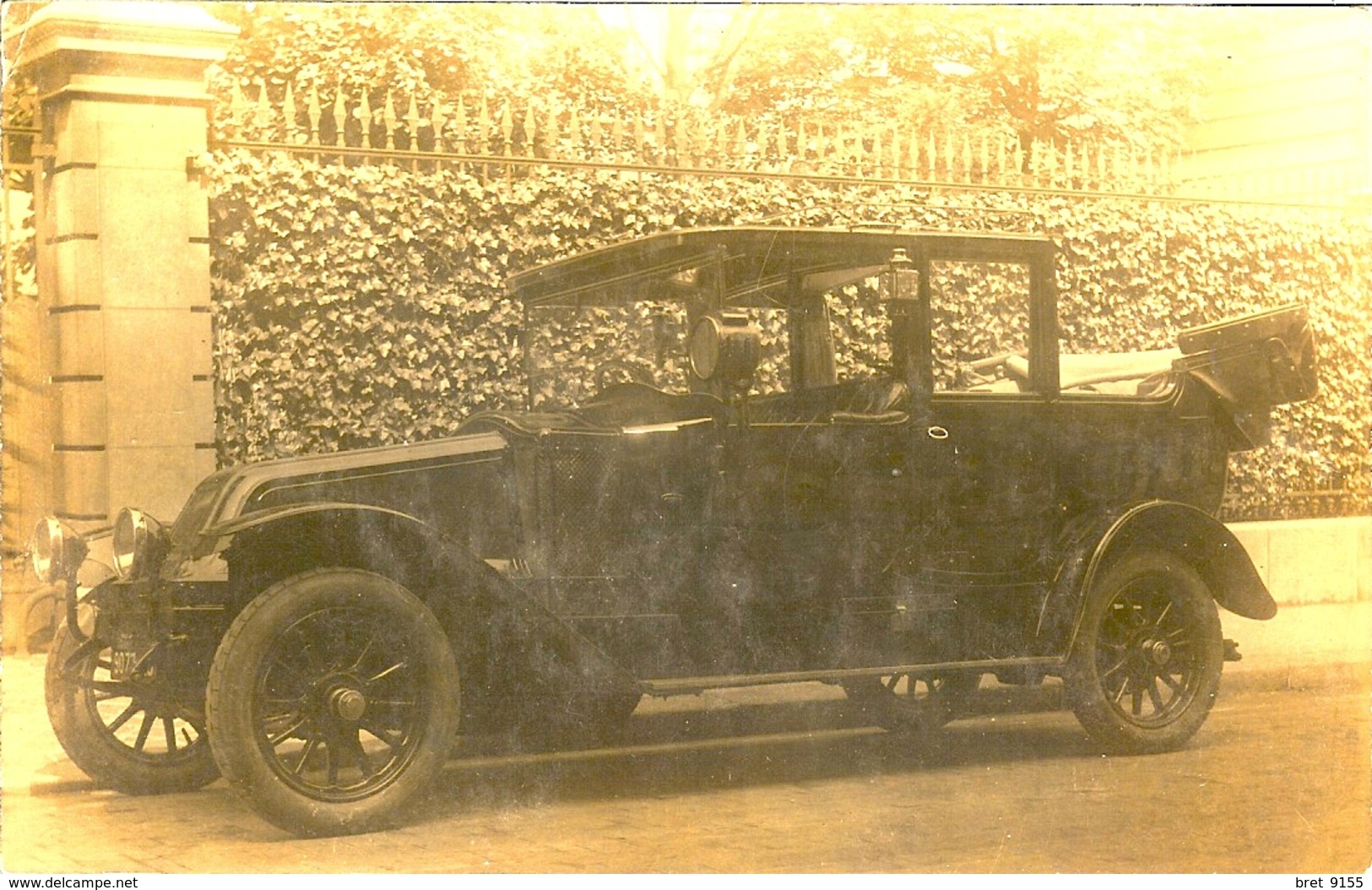 CARTE PHOTO QUELLE EST CETTE VOITURE DECAPOTABLE AVEC UN MEDAILLON A L AVANT QUI INDIQUE 5 - Coches