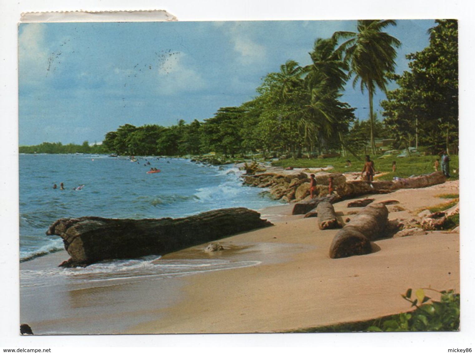 Gabon--1977--Plage De Gué-Gué Près De Libreville (animée ) --Beau Timbre NOEL 77 Au Verso -- Cachet  Libreville - Gabon