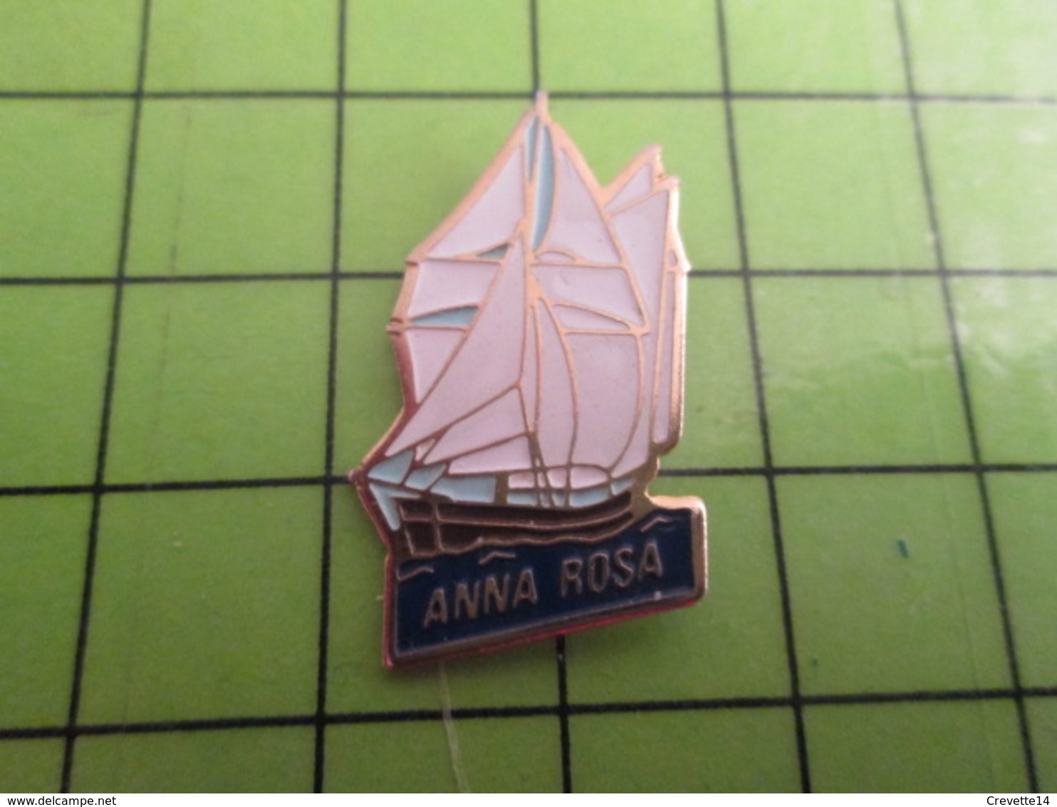 918b Pin's Pins / Beau Et Rare : Thème BATEAUX / BARQUE VOILE VOILIER VIEUX GREEMENT ANNA ROSA - Boats