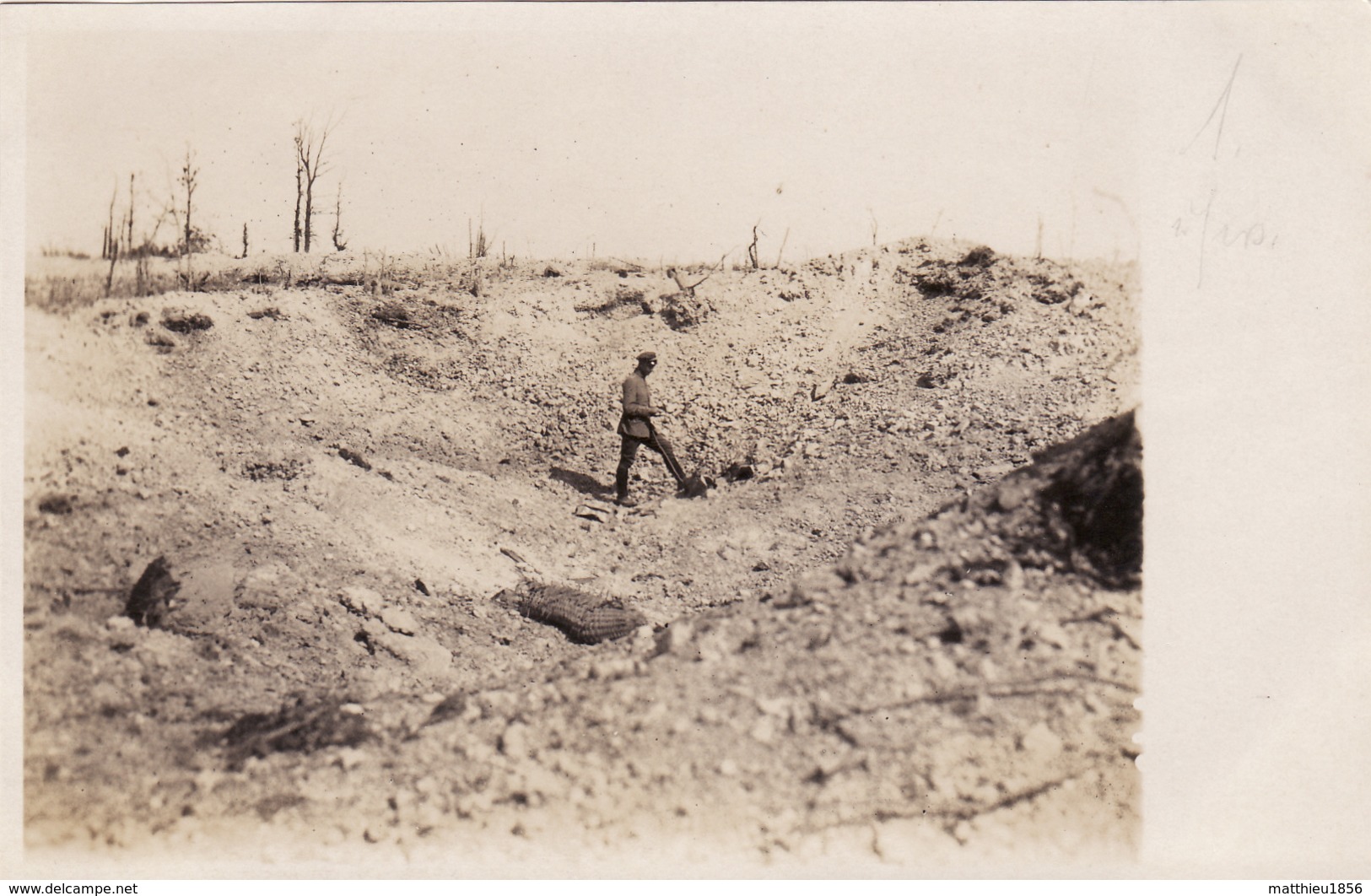 CP Photo 14-18 Soldat Allemand Dans Un Trou D'obus, Lieutenant Lange, IR 159 (A199, Ww1, Wk 1) - Guerre 1914-18