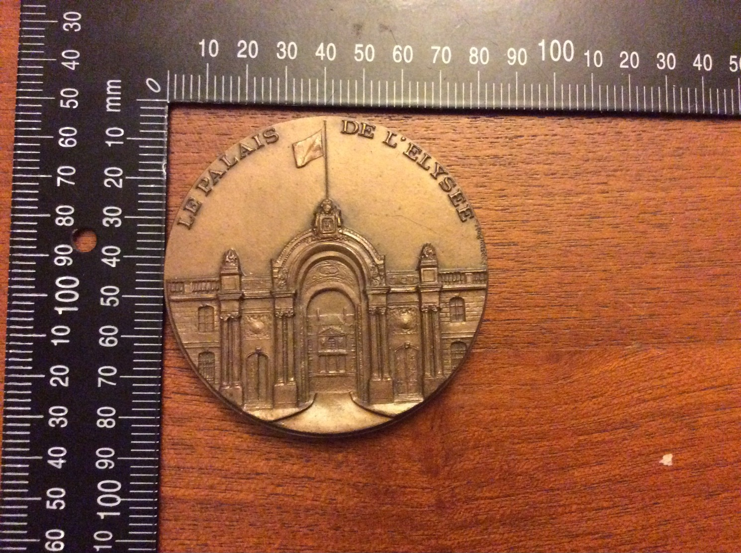 Médaille Le Palais De L Élysée 29eme Tournoi International Des Finances Budapest - Other & Unclassified