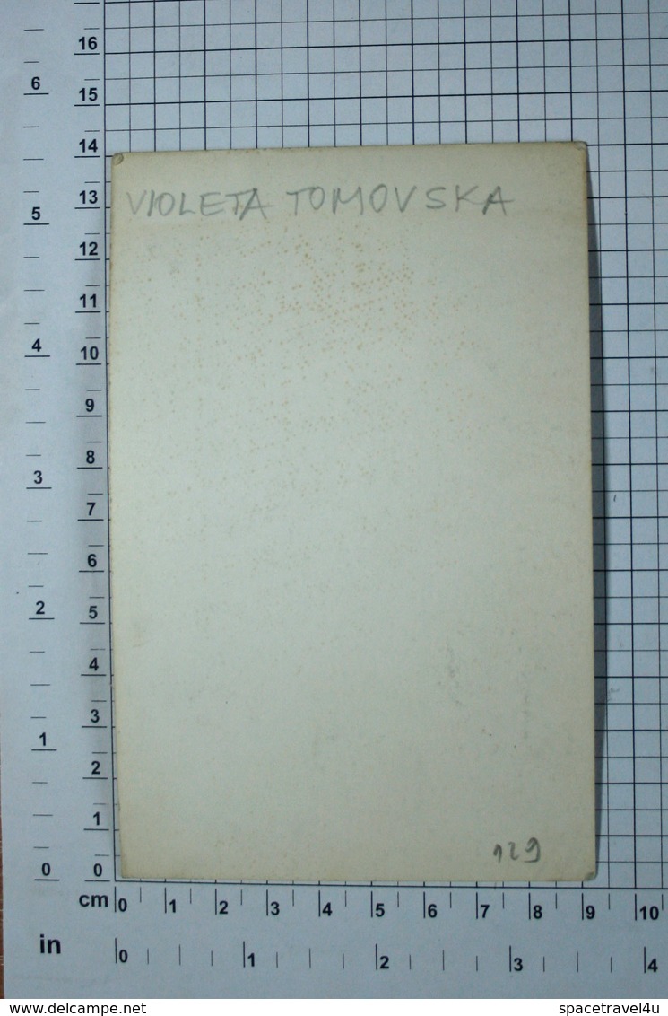 VIOLETA TOMOVSKA, PEVAČICA - FOTOGRAFIJA SA ORIGINALNIM AUTOGRAMOM - Vintage PHOTO With ORIGINAL Autograph (YU01-129) - Autres & Non Classés