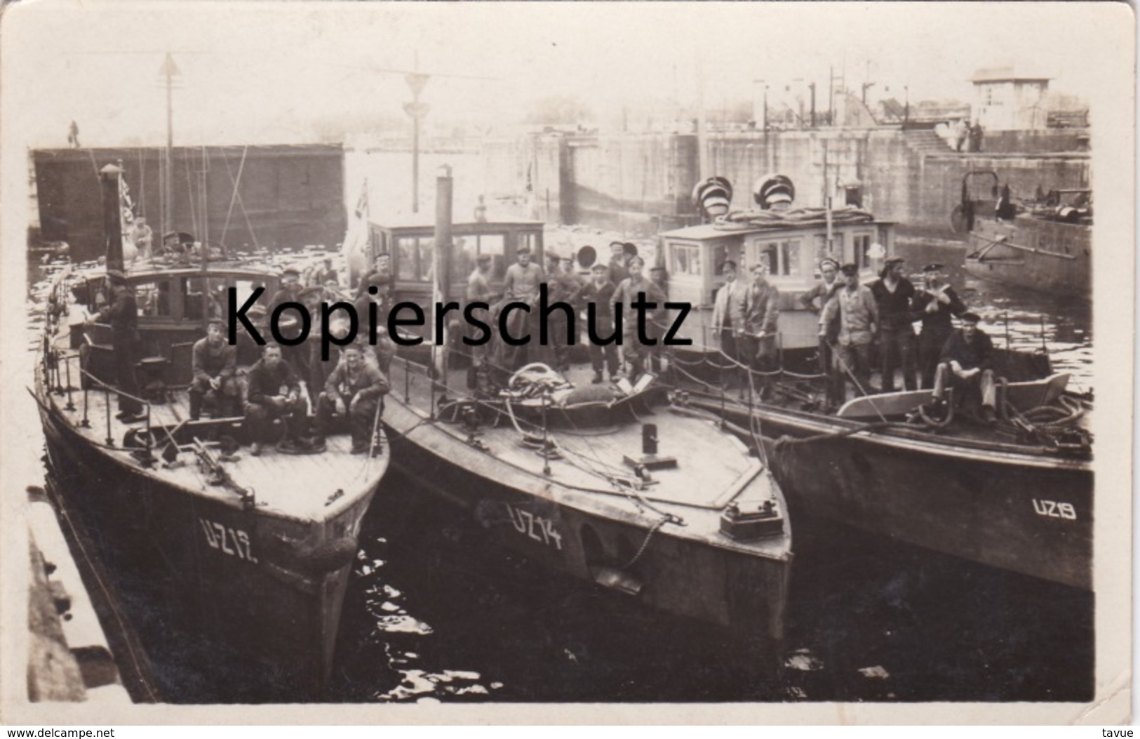 Alte Fotopostkarte Aus Dem 1. Weltkrieg -U-Boot-Zerstörer Im Hafen- - Matériel