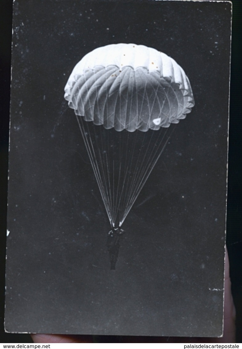 PARACHUTISME - Parachutting