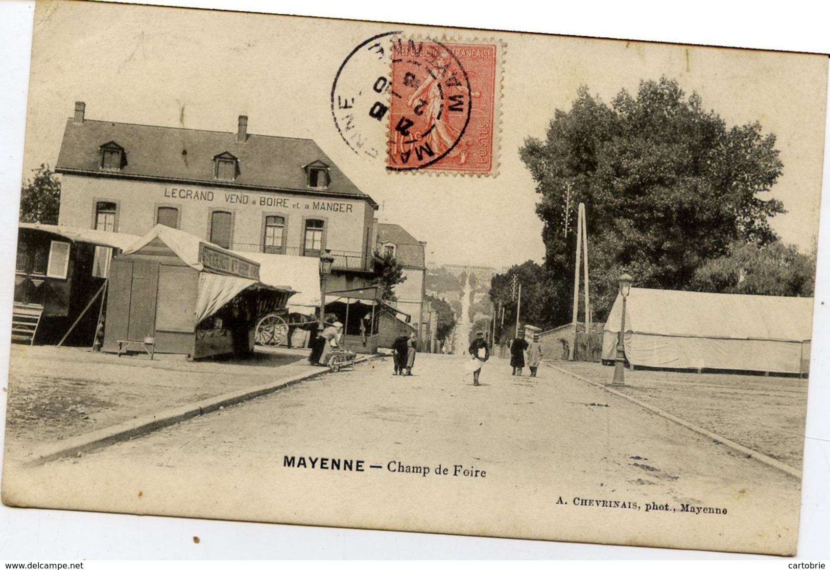 53 MAYENNE - Champ De Foire - Animée, Stands Forains, Roulotte - Mayenne