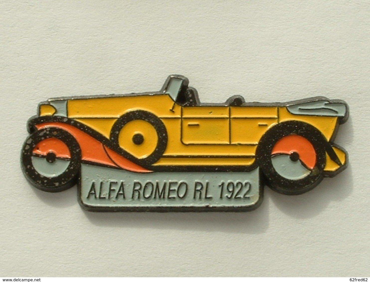 PIN'S ALFA ROMEO RL 1992 - JAUNE - Alfa Romeo