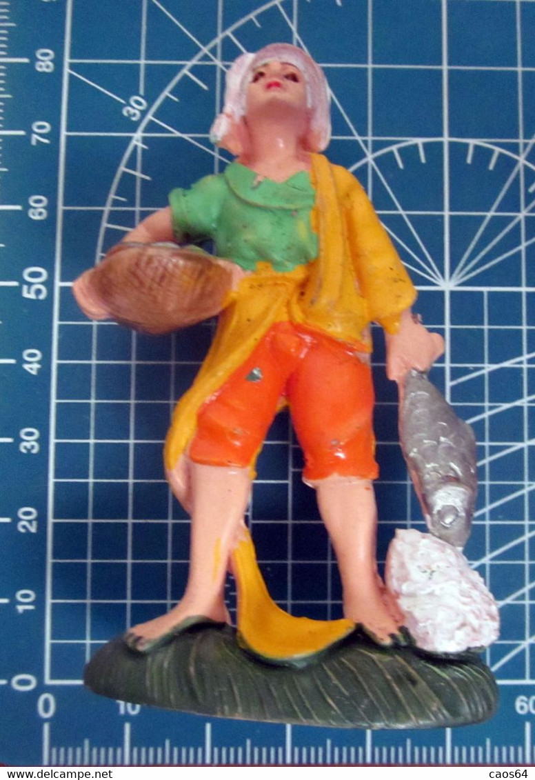 RAGAZZO CHE VENDE PESCE VINTAGE PRESEPIO PRESEPE ITALY - Kerstkribben