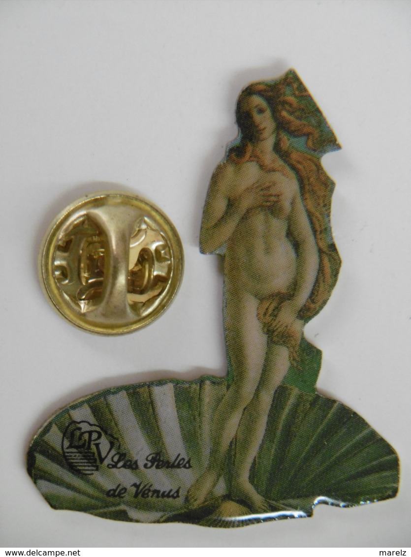 Pin's - La PIN-UP "Les Perles De Vénus" Femme Nue Dans Une Coquille Saint-Jacques - Pin-ups