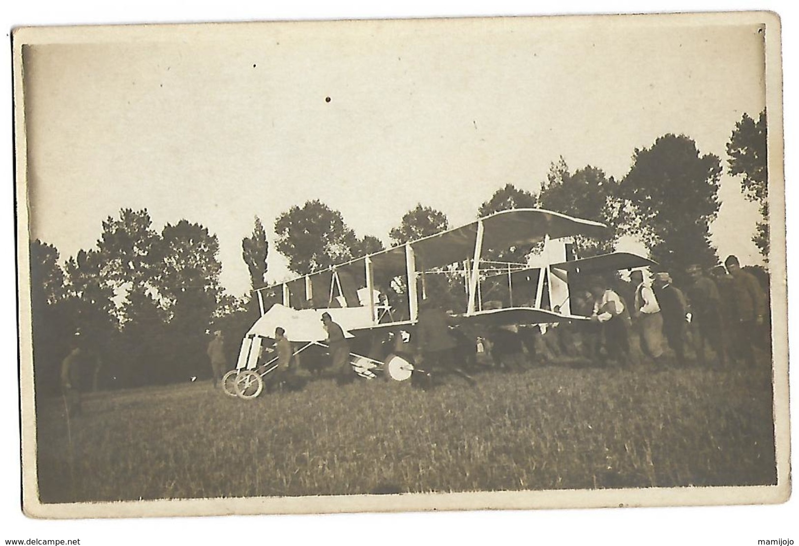 Carte Postale Photo - Avion Biplan Poussé Par Des Personnages - War 1914-18