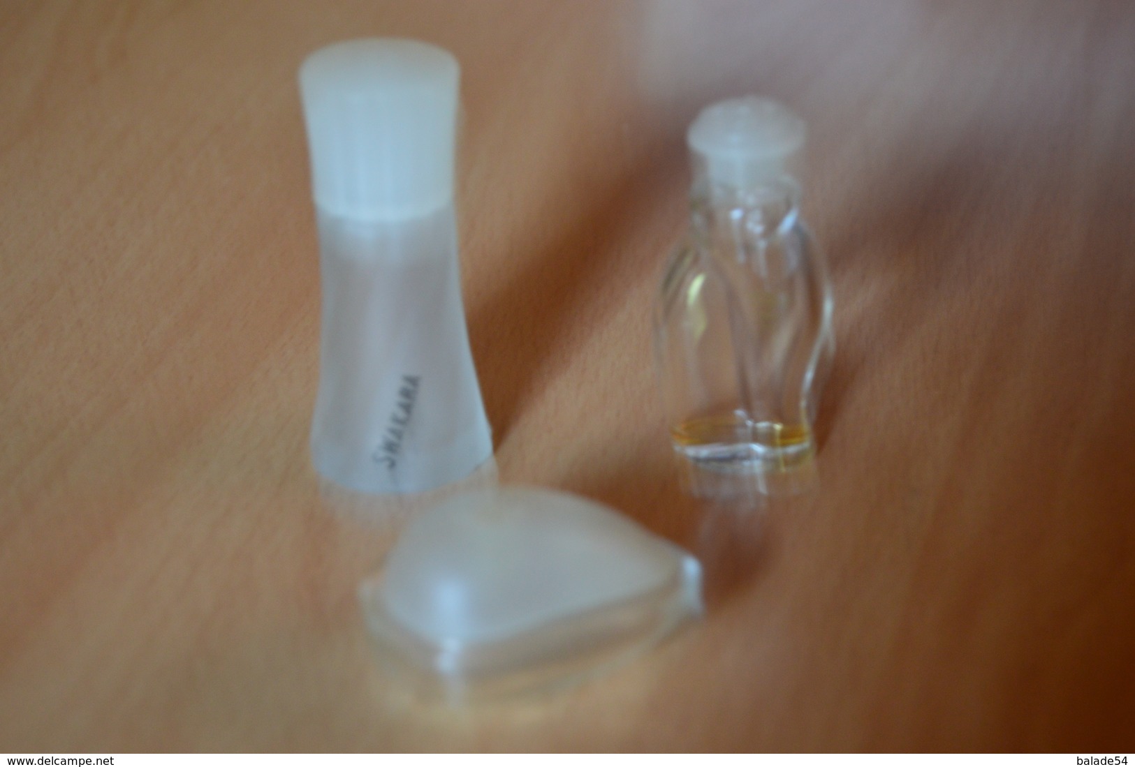 Lot De 3 Mignonnettes De Parfum Vide : SWAKARA, ARBEL Et Une En Forme De Goute - Miniatures Modernes Vides