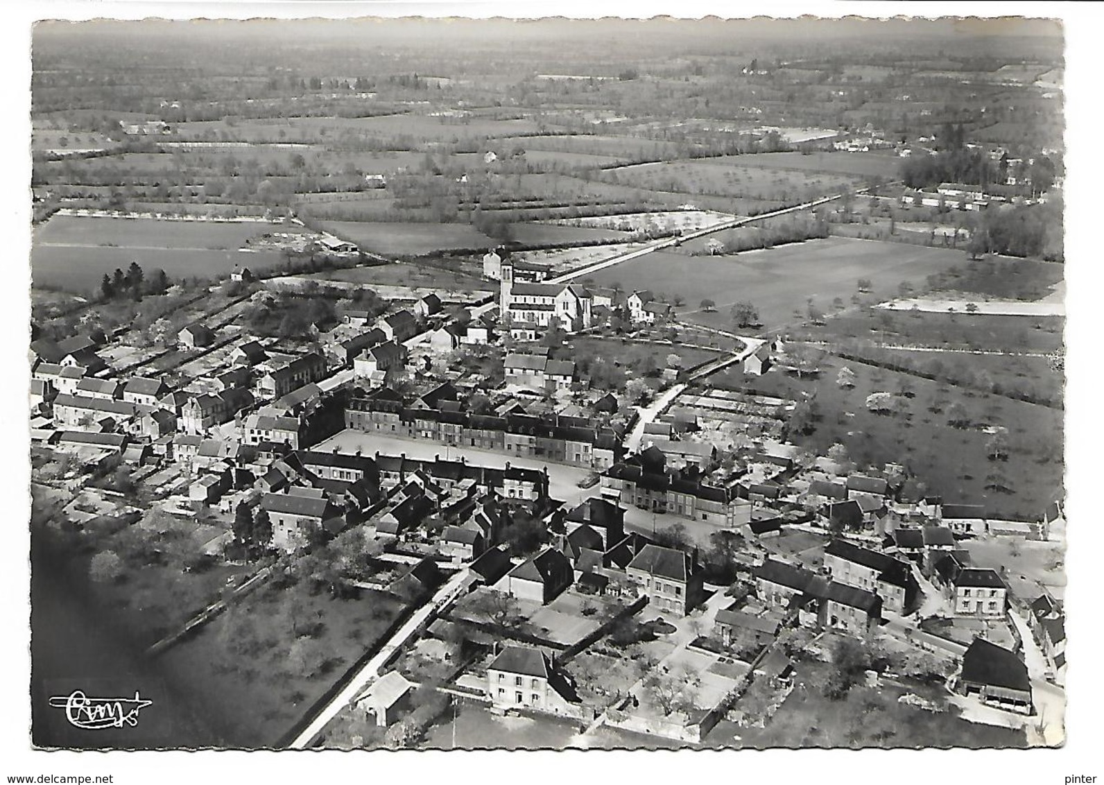 COURTOMER - La Grande Place, L'Eglise - Courtomer