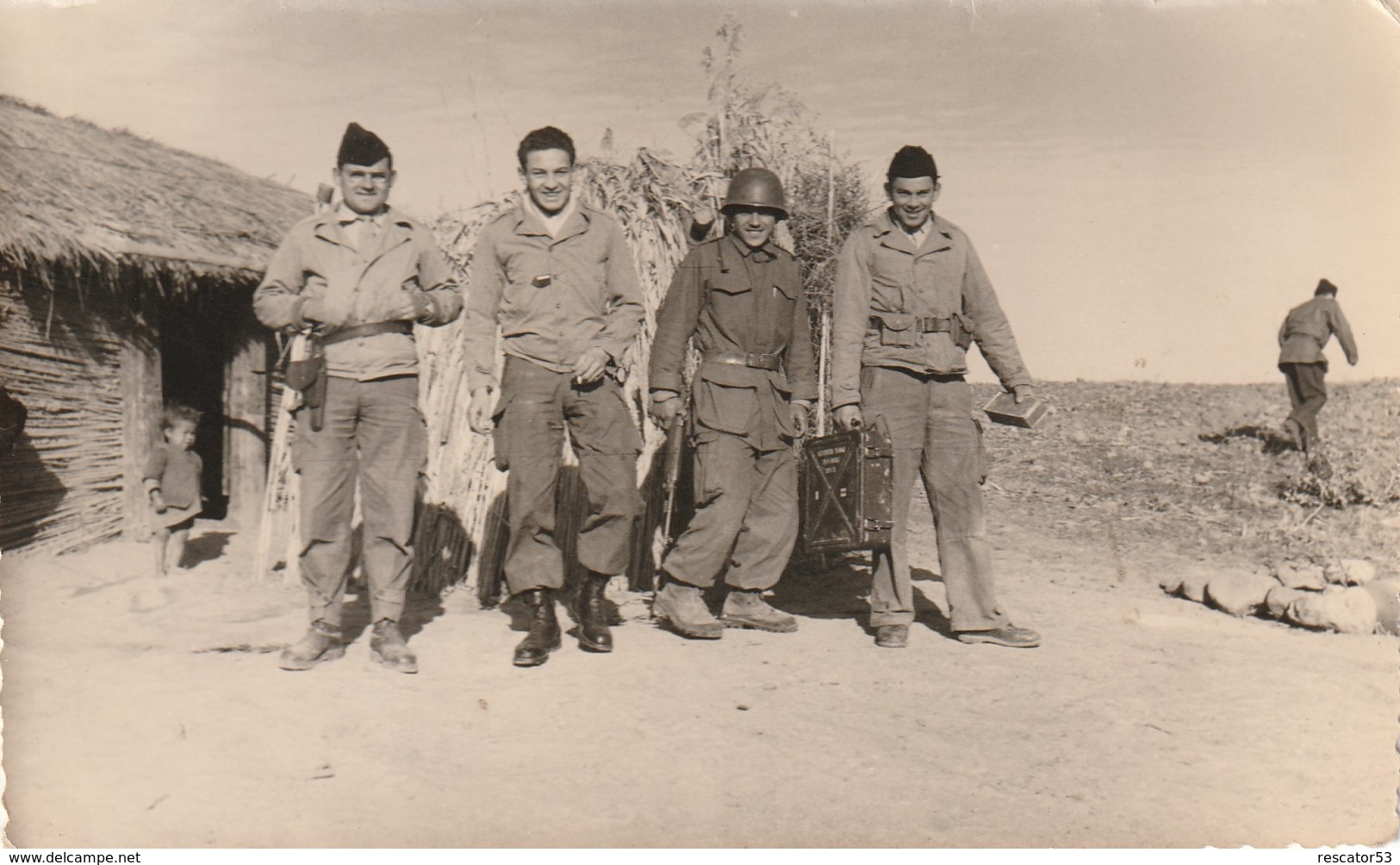 Très Rare Photo Format Carte Militaires Français Dan Le Djebel Guerre D'Algérie - 1939-45