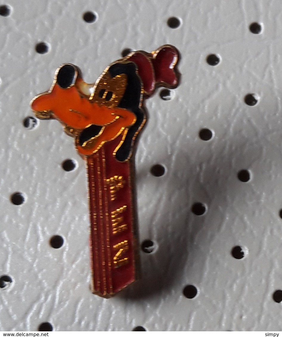 Walt Disney PEZ Dog Pluto Chien Dog Hund  SLOVENIA Pin - Disney