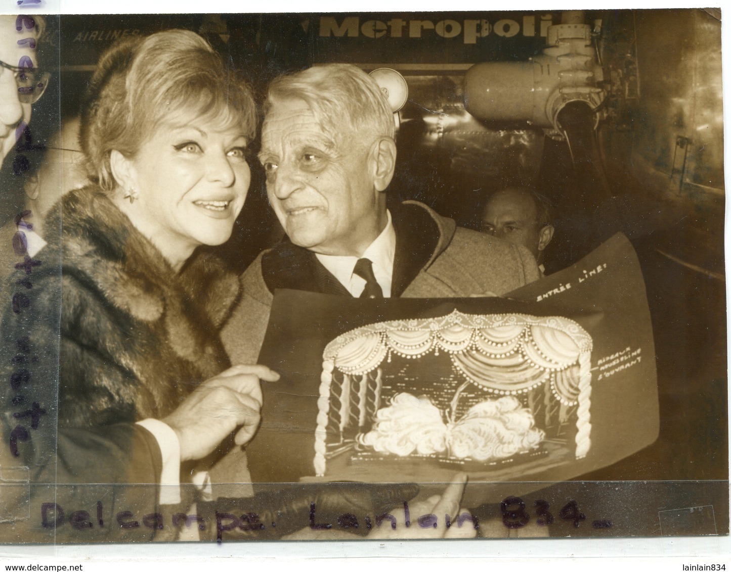 - Photo De Presse - Original - Line RENAUD, Retour De Las Vegas, Henri VARNA, Revue  " Désir ", 11- 12- 1965, BE, Scans. - Célébrités