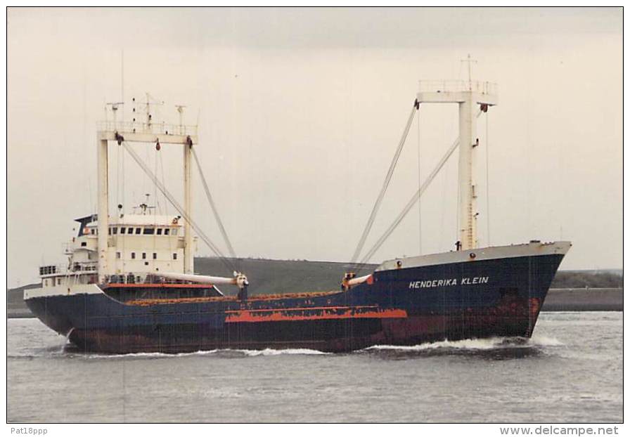 " HENDERIKA KLEIN "  BATEAU DE COMMERCE Cargo Merchant Ship Tanker Carrier - Photo 1996 Format CPM - Cargos