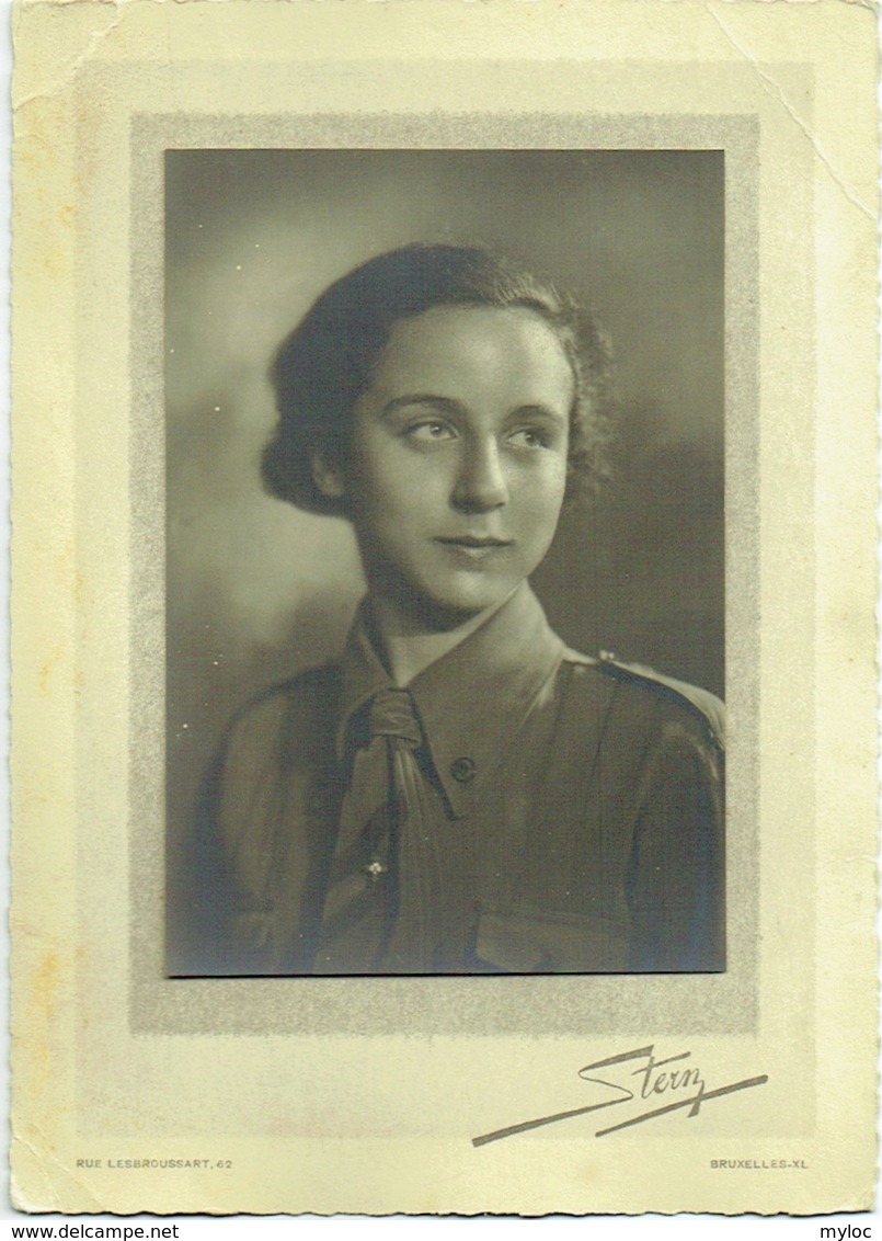 Photo. Femme En Uniforme. Croix Rouge? Militaire? Scout? Foto Stern, Bruxelles - War, Military