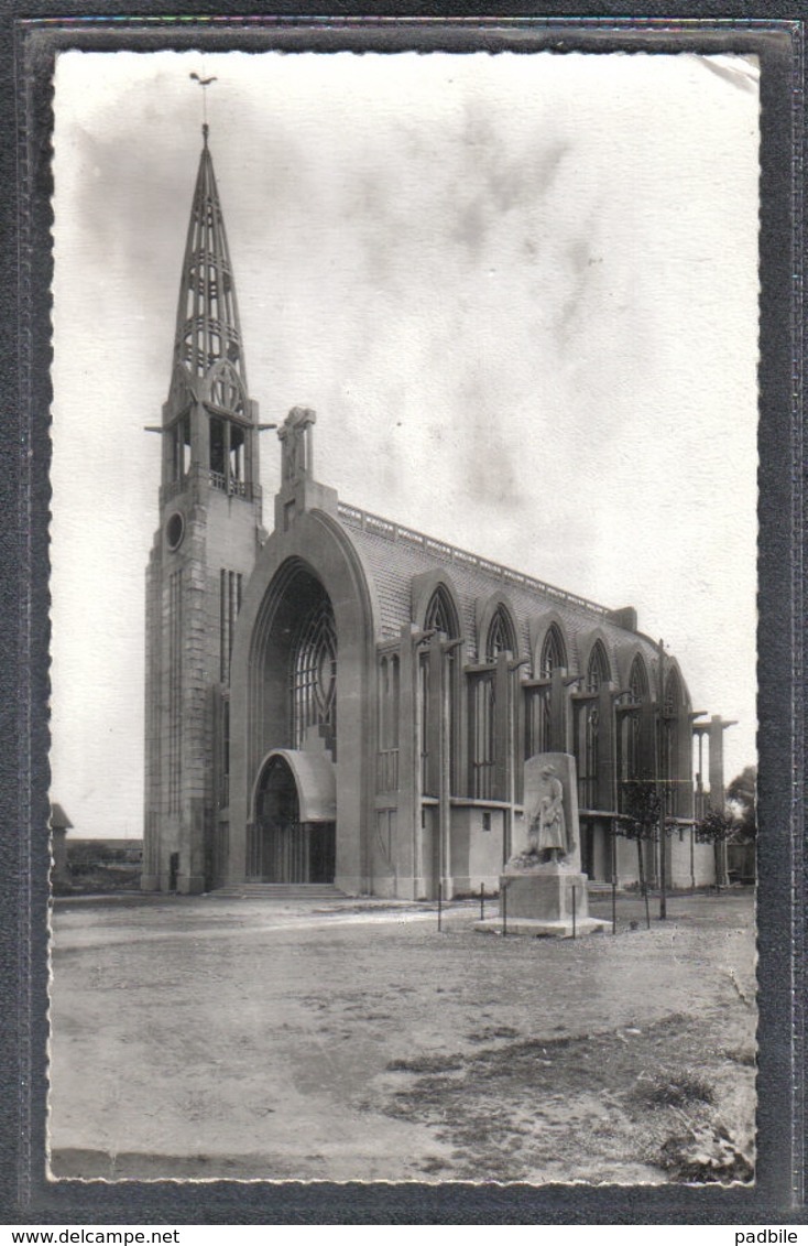 Carte Postale 62. Saint-Laurent-Blangy   L'église Très Beau Plan - Saint Laurent Blangy