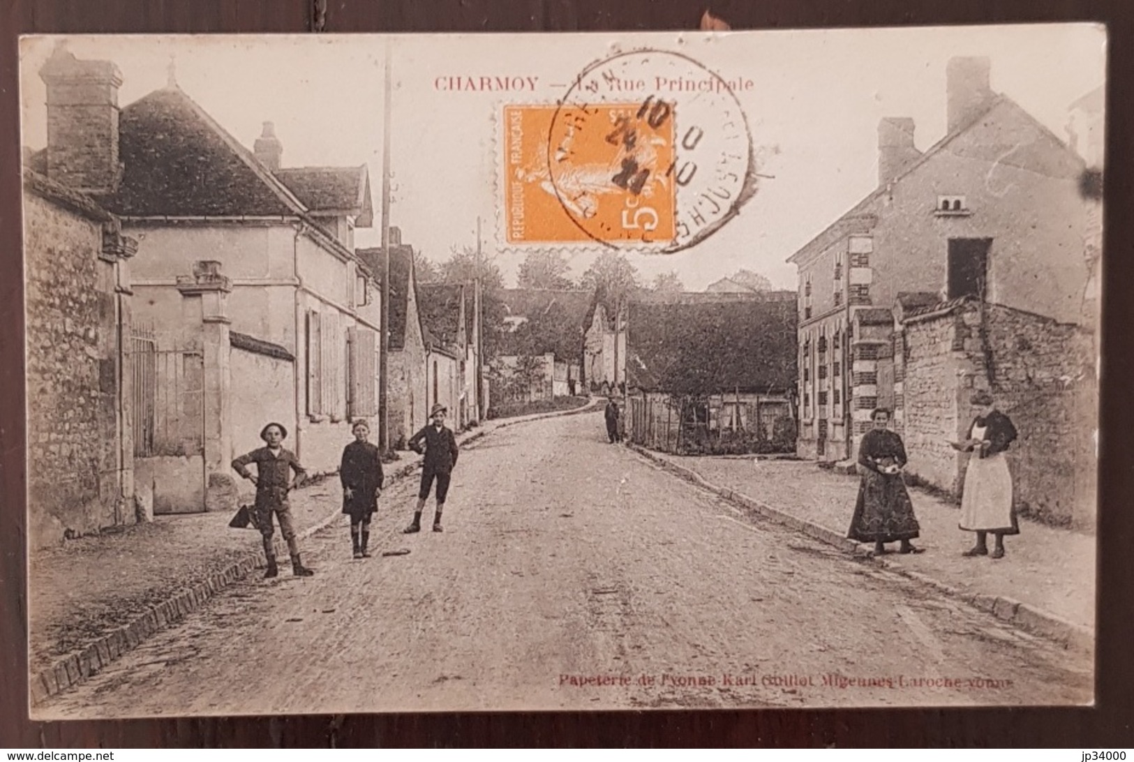 CHARMOY(89) La Rue Principale - Charmoy