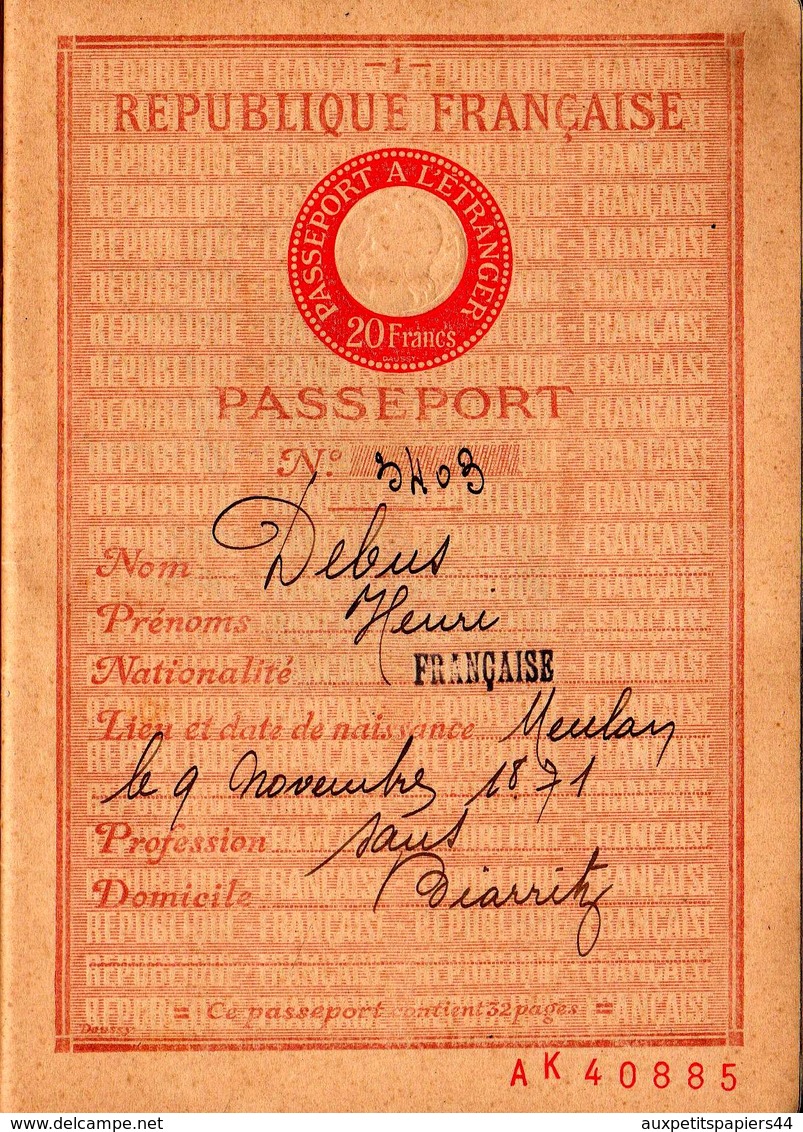 Passeport N°3403 à L'étranger 20 Francs établi à Bayonne En 1932 Pour Monsieur Debus Henri Né à Meulan En 1871 - Documents Historiques