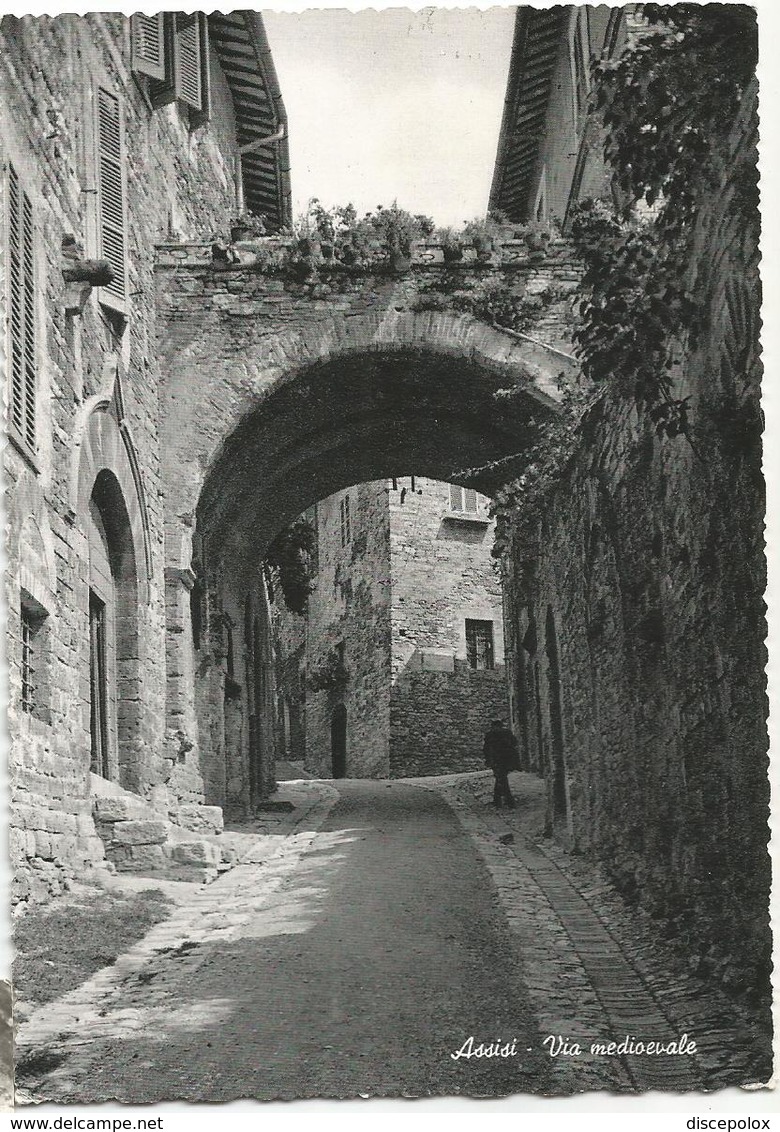 X3881 Assisi (Perugia) - Caratteristica Via Medioevale / Viaggiata 1958 - Altri & Non Classificati