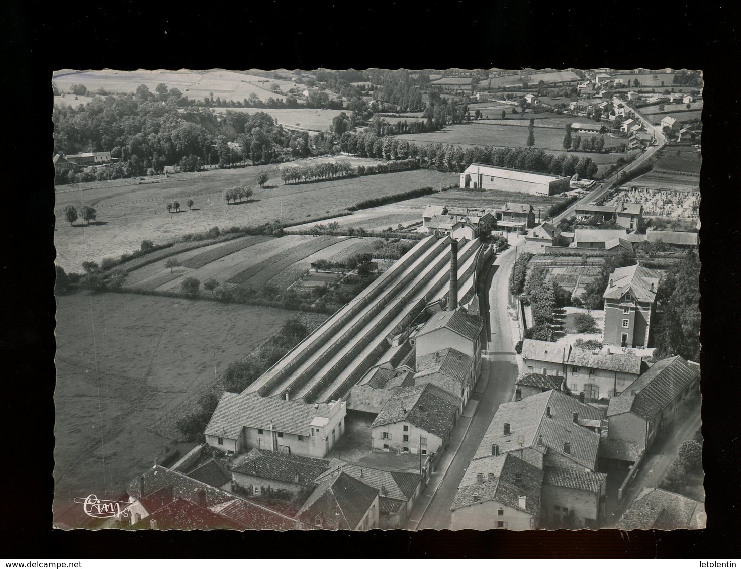 CPSM - 71 - CHAUFFAILLES - VUE AERIENNE , USINE DE TISSAGE ET CROISEMENT DE VITRON - Autres & Non Classés