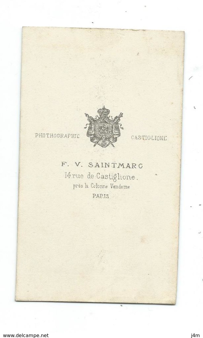 Ancienne PHOTO CDV Circa 1870 De F.V. SAINTMARC, Rue Castiglione PARIS (75): FEMME De La Bourgeoisie, MODE, TOILETTE - Old (before 1900)