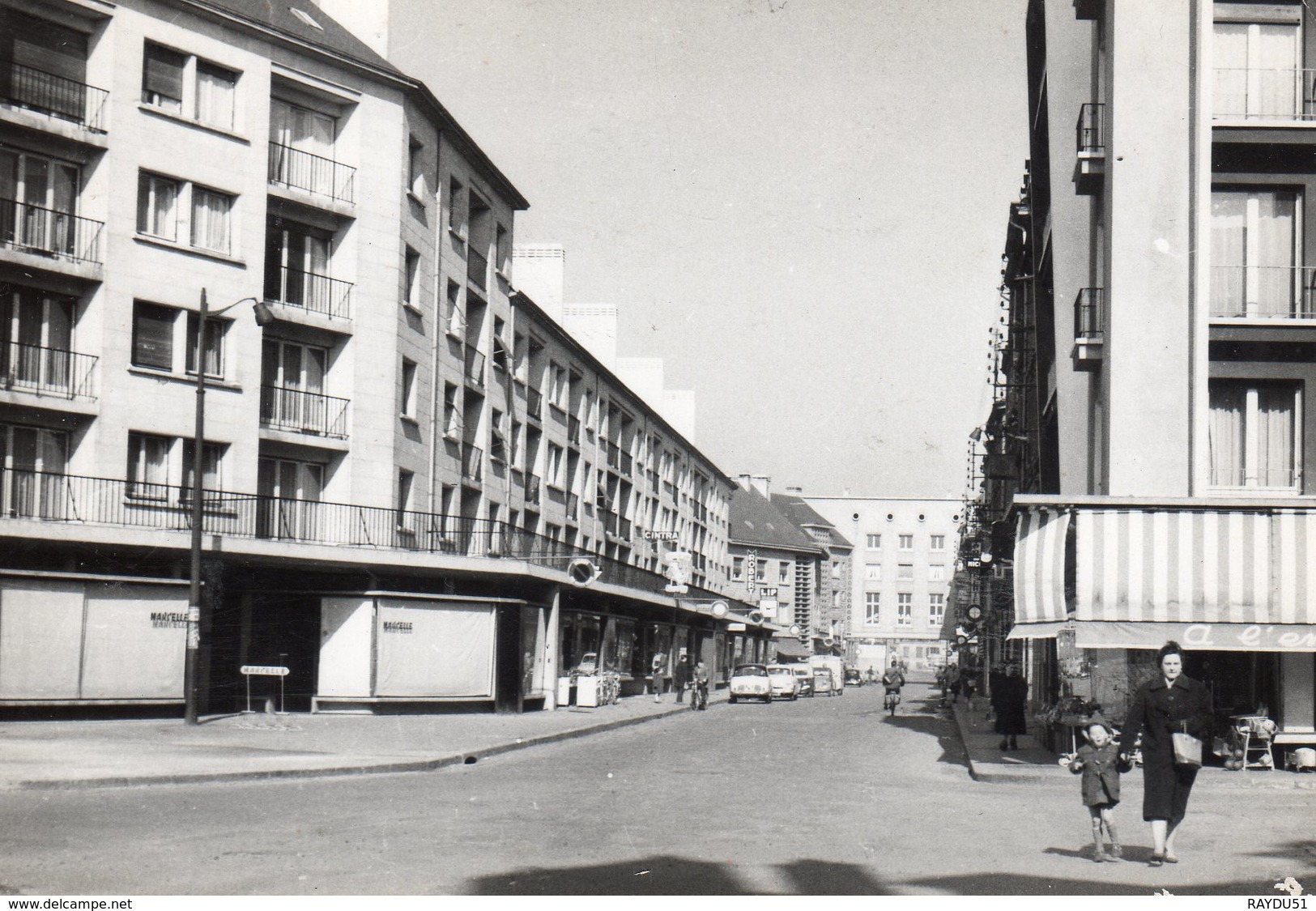 SEDAN -RUE GAMBETTA - Sedan