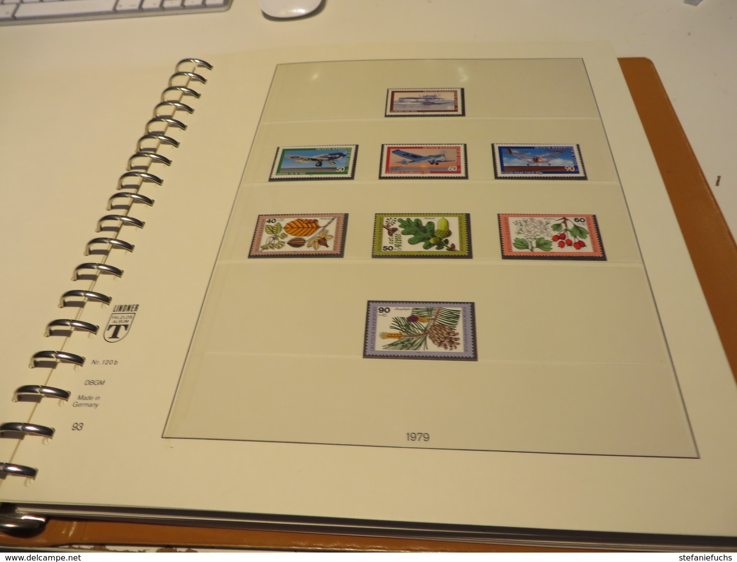 DEUTSCHLAND / BUND  1977 bis 1989  LINDNER - T - VORDRUCKTEXT  mit  ein  Posten  ** /  MARKEN  im  RINGBINDER