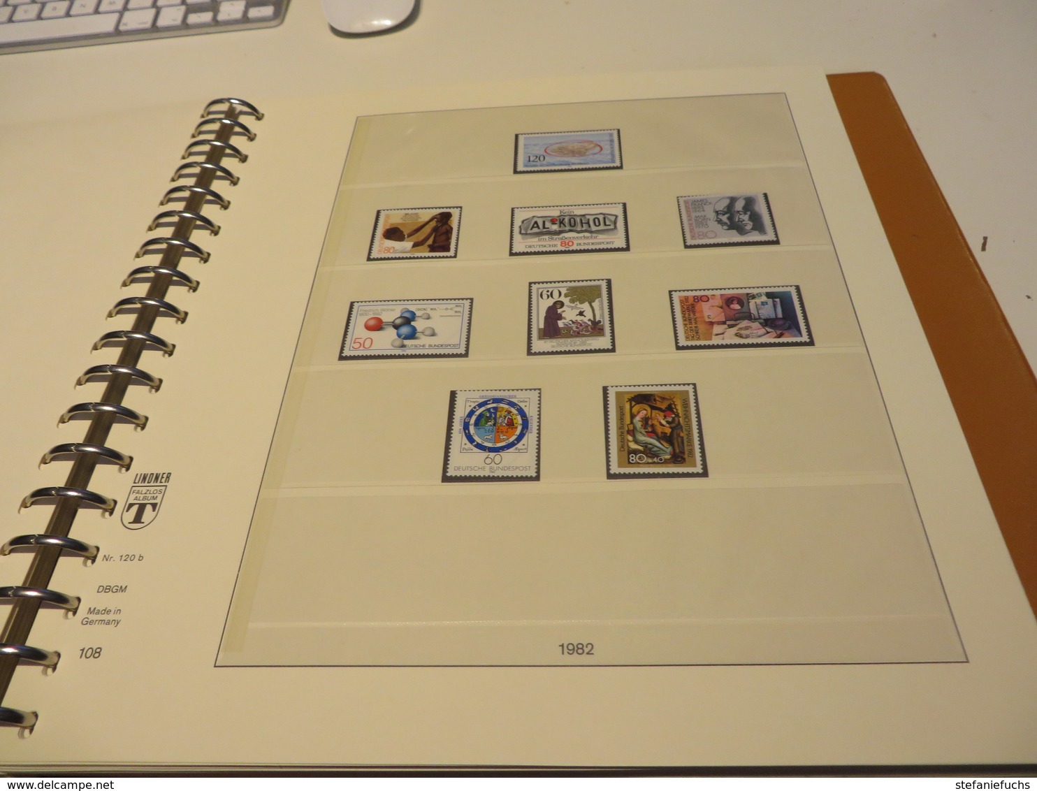 DEUTSCHLAND / BUND  1977 bis 1989  LINDNER - T - VORDRUCKTEXT  mit  ein  Posten  ** /  MARKEN  im  RINGBINDER