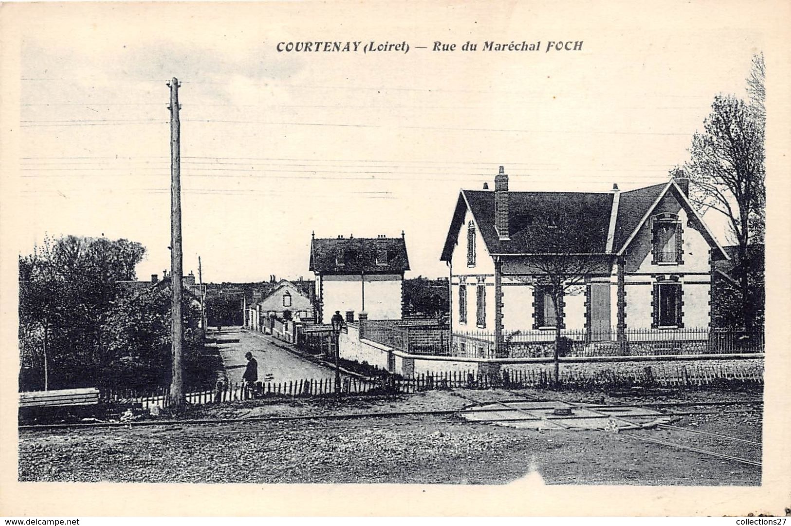 45-COURTENAY- RUE DU MARECHAL FOCH - Courtenay