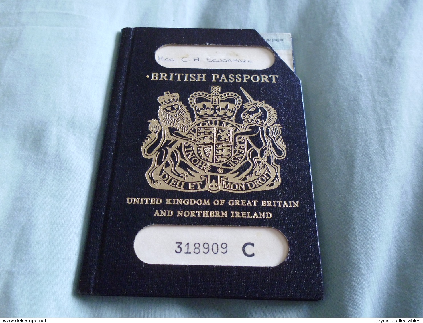 1979 British Reisepass Passport , Portugal, Canada,Bergen,Sweden, France,Egypt Handstamps +++ - Historical Documents