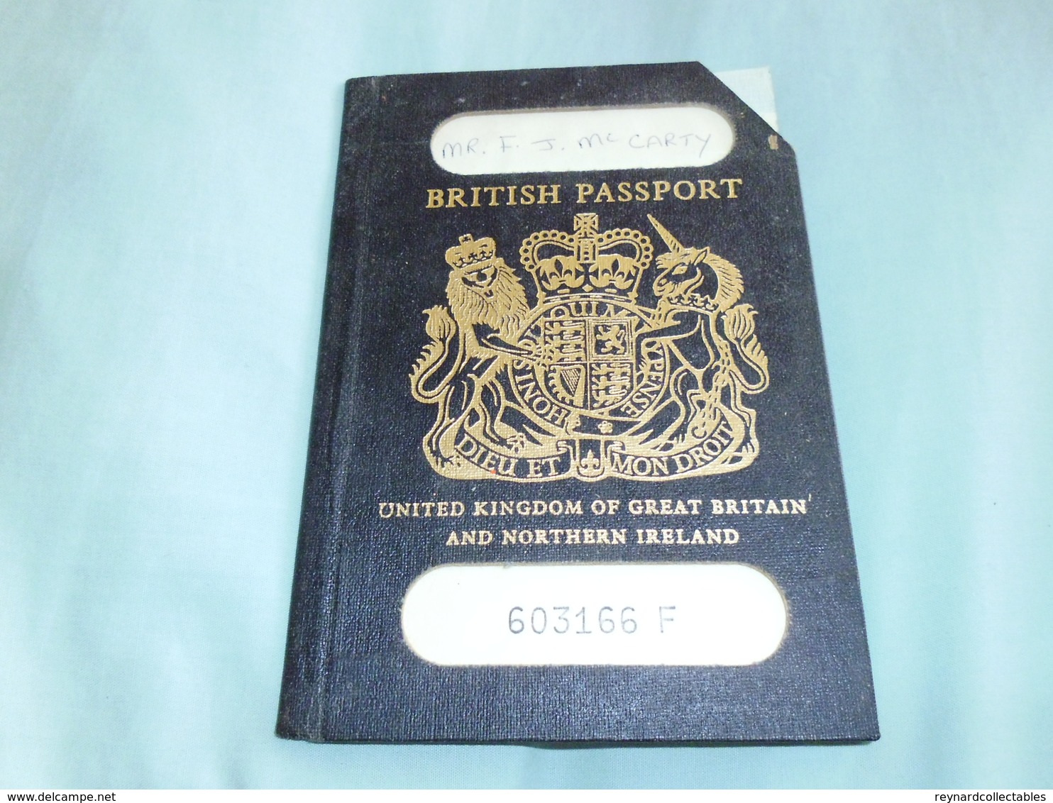 1986 British Passport (cancelled) Many Visas Romania, DDR, Ecuador,Chile, Egypt(fiscals), Bolivia +++ - Historical Documents