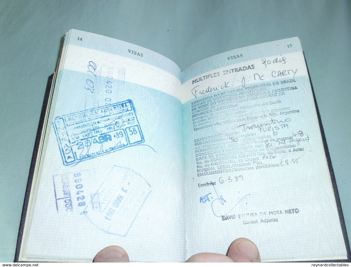 1986 British Passport (cancelled) many visas Romania, DDR, Ecuador,Chile, Egypt(fiscals), Bolivia +++