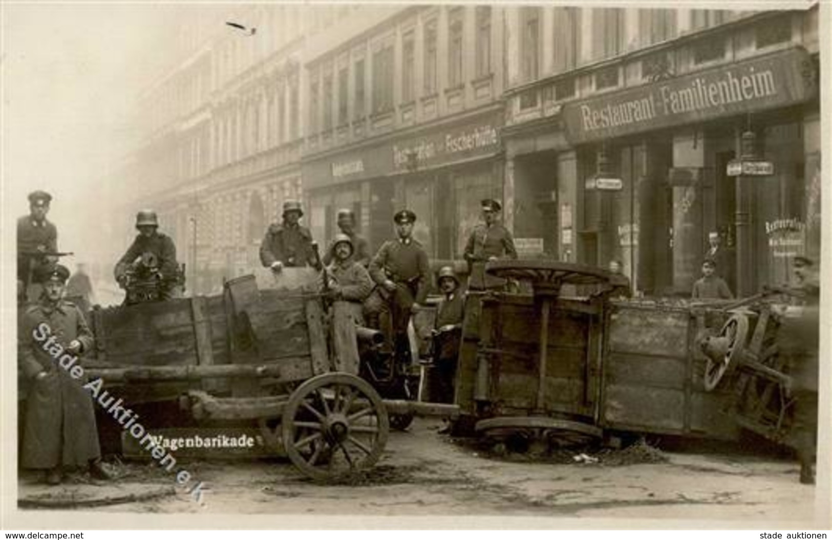 REVOLUTION BERLIN 1919 - Foto-Ak -Wagebbarikade- I - Guerra