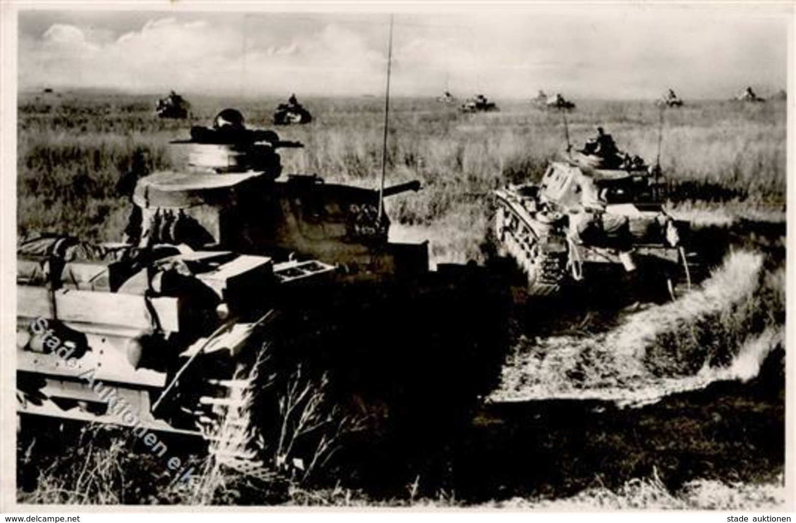 MILITÄR WK II - PANZER  - Panzer Rollen In Der Russischen Steppe Zum Angriff Vor I-II Réservoir - Guerra 1939-45