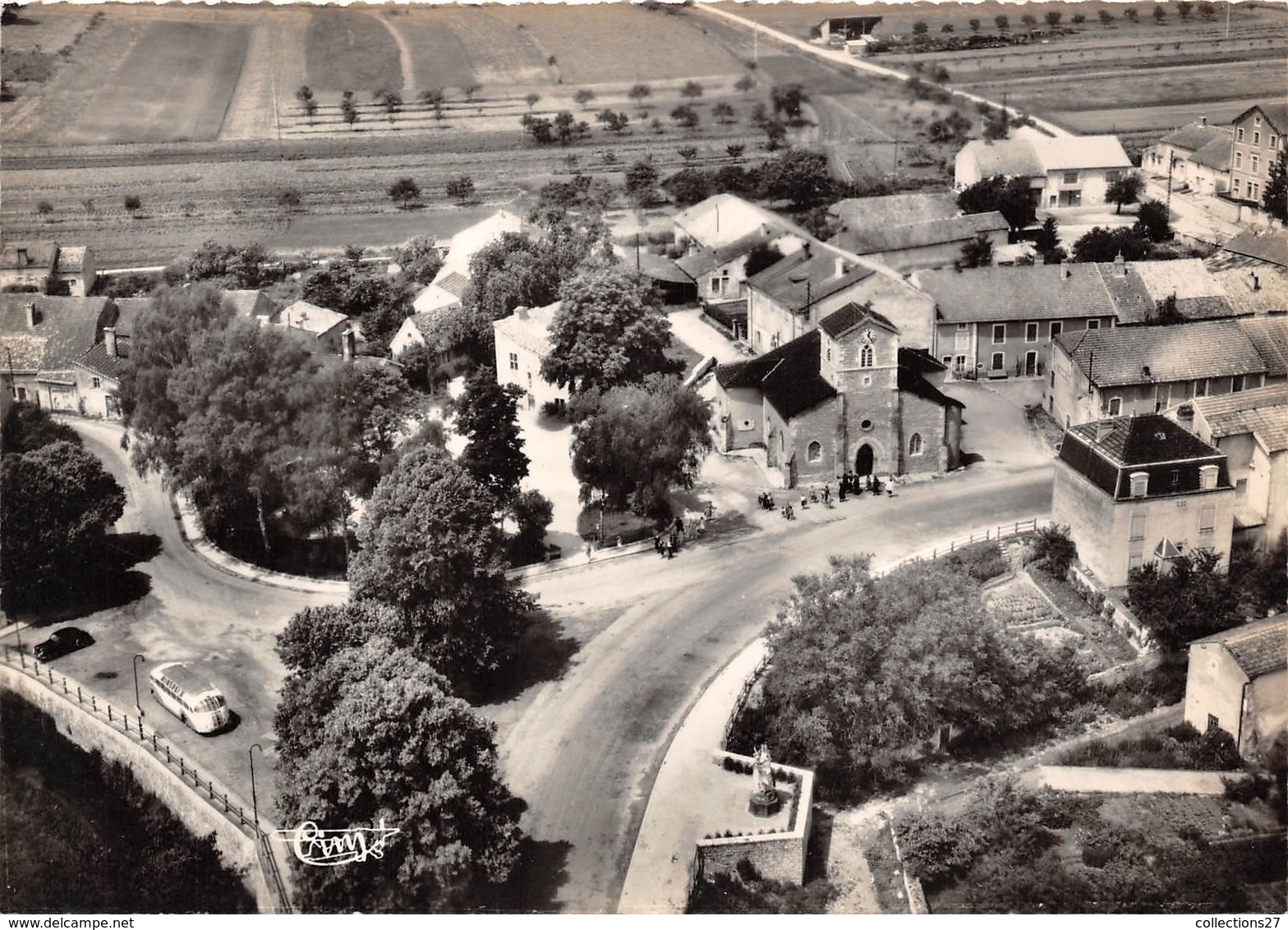 88-DOMREMY-LA-PUCELLE- VILLAGE AVEC MAISON NATALE DE JEANNE D'ARC VUE AERIENNE - Domremy La Pucelle