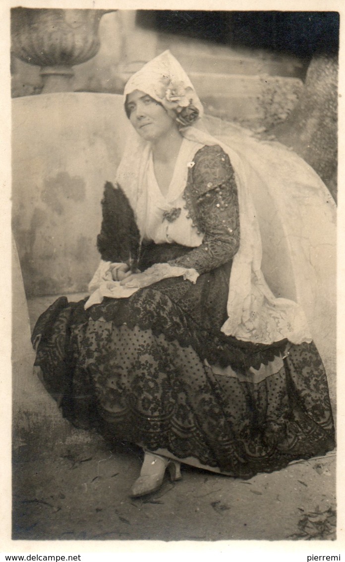 Carte Photo...femme...en Costume..1927 - Fotografía