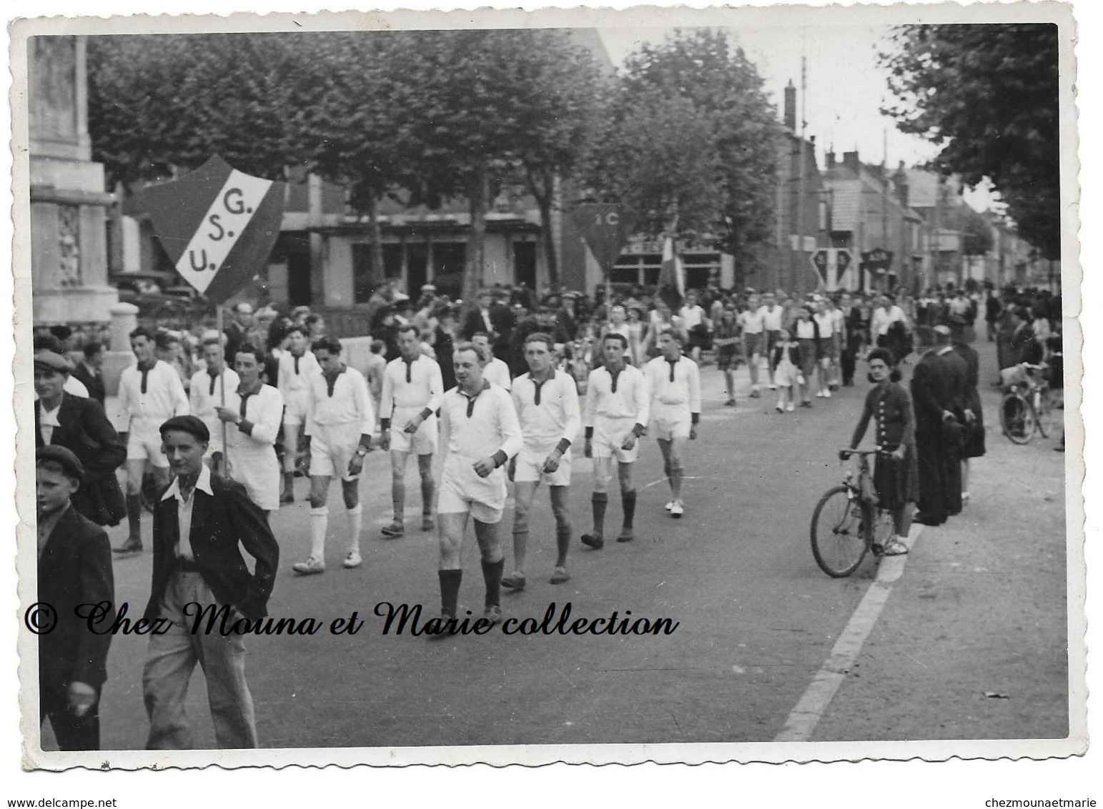 DEFILE DES CLUBS DE FOOTBALL USG IC SVS - PHOTO 18 X 12.5 CM - Deportes