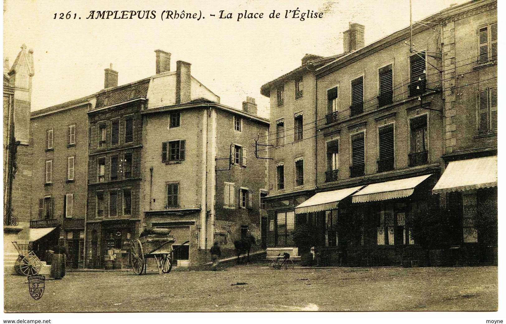 13864 - Rhone - AMPLEPUIS  - La Place De L'Eglise - Amplepuis