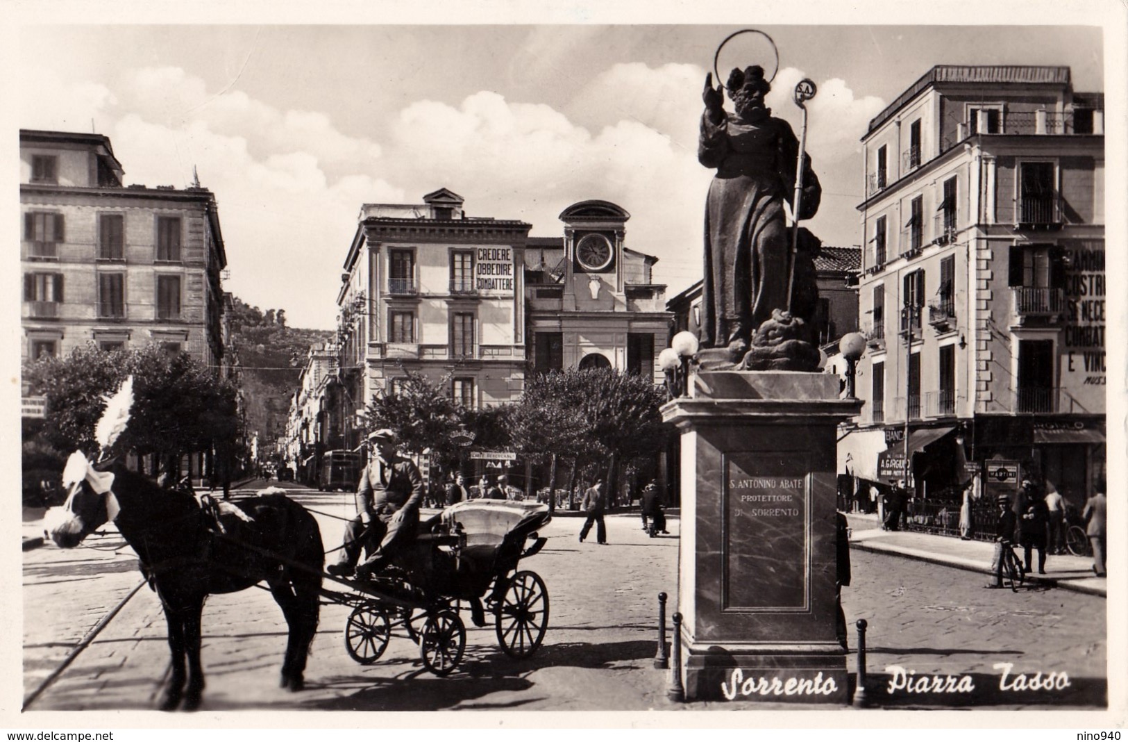 SORRENTO (NA) - PIAZZA TASSO - E - F/P - N/V - ANIMATA - CARROZZA - Autres & Non Classés