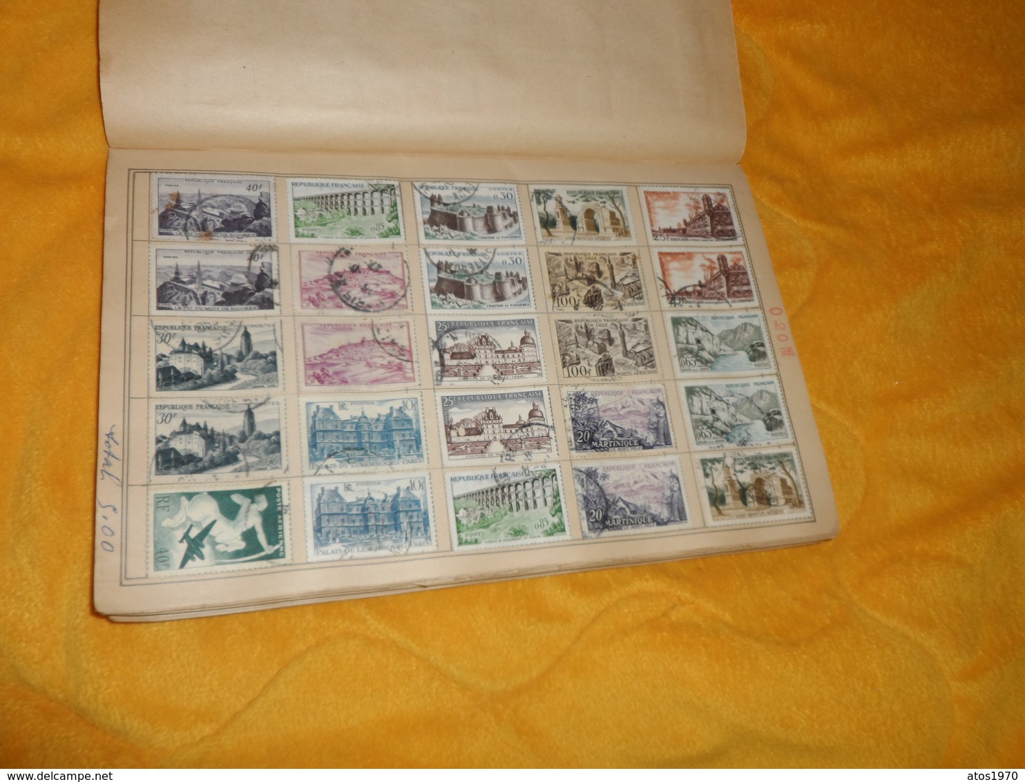 CAHIER TIMBRES POSTE LOT DE 675 TIMBRES OBLITERES ANCIENS DONT UNE DIZAINE DE MONACO. VOIR PHOTOS PAGES TOUTES SCANNEES. - Autres & Non Classés