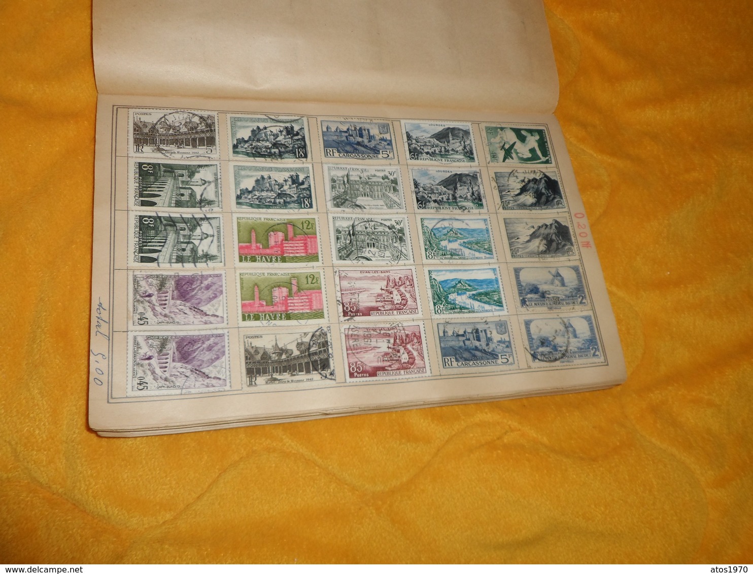 CAHIER TIMBRES POSTE LOT DE 675 TIMBRES OBLITERES ANCIENS DONT UNE DIZAINE DE MONACO. VOIR PHOTOS PAGES TOUTES SCANNEES. - Autres & Non Classés