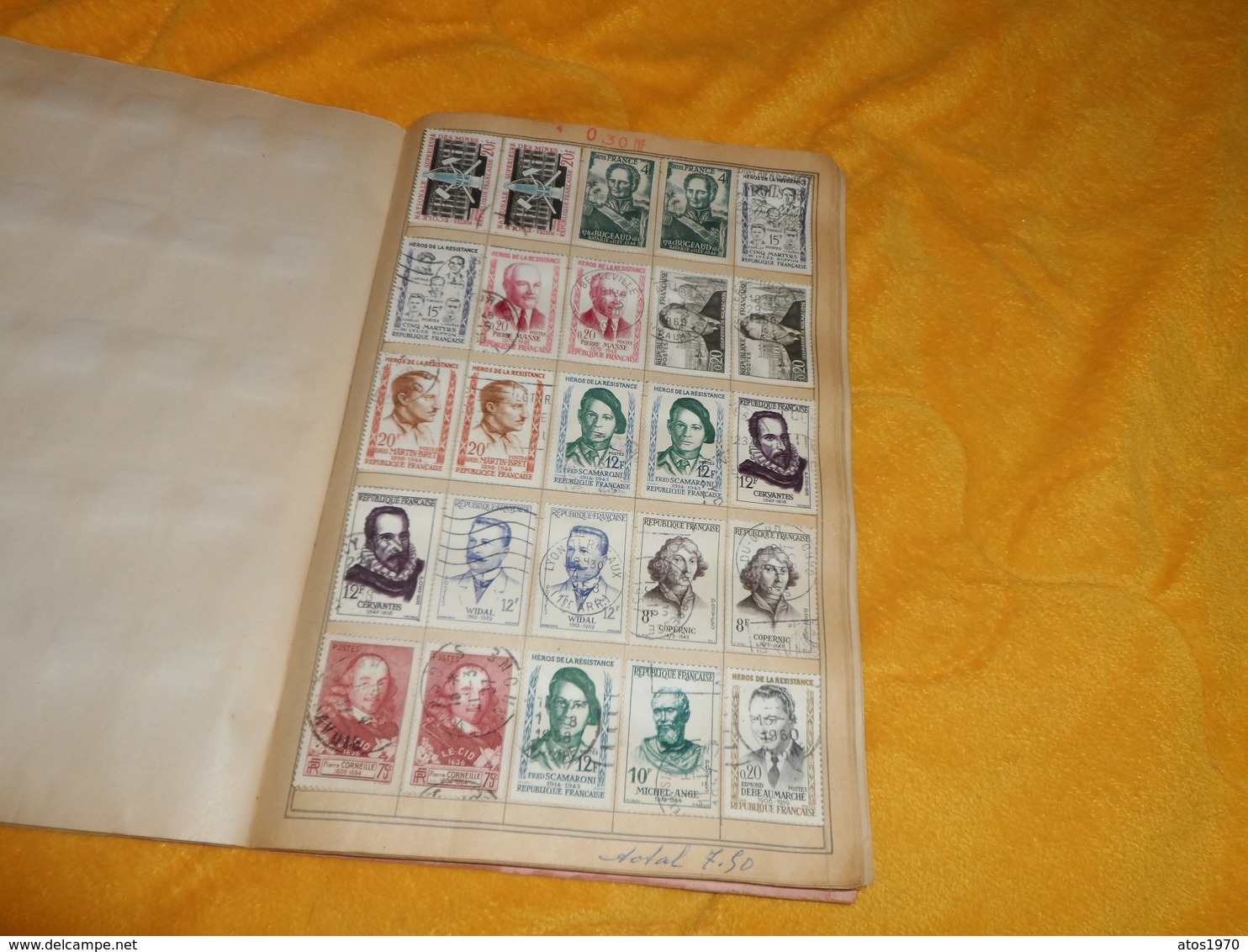 CAHIER TIMBRES POSTE LOT DE 675 TIMBRES OBLITERES ANCIENS DONT UNE DIZAINE DE MONACO. VOIR PHOTOS PAGES TOUTES SCANNEES.