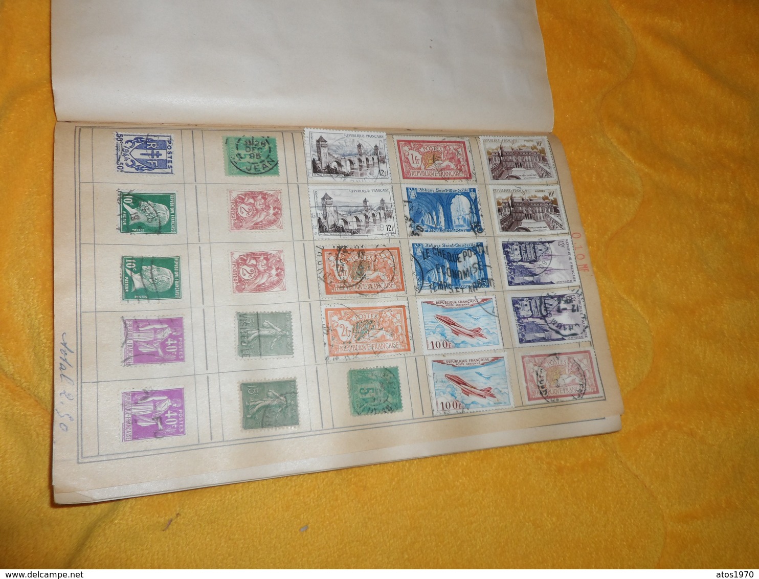 CAHIER TIMBRES POSTE LOT DE 675 TIMBRES OBLITERES ANCIENS DONT UNE DIZAINE DE MONACO. VOIR PHOTOS PAGES TOUTES SCANNEES.