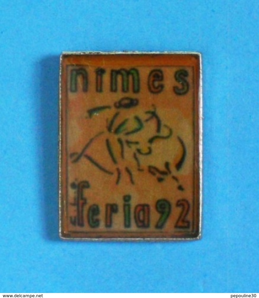 1 PIN'S  //   ** FÉRIA DE NIMES / 1992 ** - Bullfight - Corrida